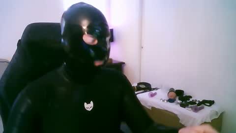 latexminheadroom online show from January 31, 9:35 pm