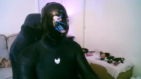 Snapshot of latexminheadroom chatting on May 26, 1:56 am latexminheadroom online show from May 26, 1:56 am