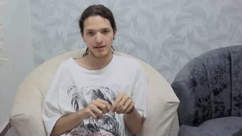 Snapshot of latin_boi6 chatting on November 28, 11:18 pm Angel online show from November 28, 11:18 pm