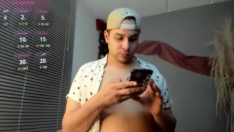 Snapshot of latin_boy_surprise chatting on December 18, 1:44 am Yisus online show from December 18, 1:44 am