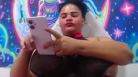 Snapshot of latina_bigboos12 chatting on July 19, 12:25 am latina_bigboos12 online show from July 19, 12:25 am
