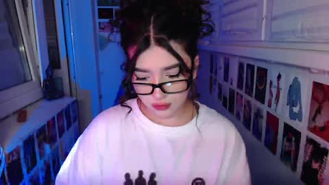 Snapshot of latina_mia chatting on February 2, 5:37 pm miiiiiiaaaa online show from February 2, 5:37 pm