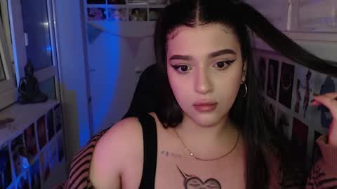 Snapshot of latina_mia chatting on February 8, 2:58 am miiiiiiaaaa online show from February 8, 2:58 am