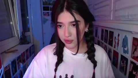 Snapshot of latina_mia chatting on February 12, 2:56 am miiiiiiaaaa online show from February 12, 2:56 am