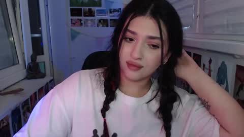 Snapshot of latina_mia chatting on February 13, 7:13 am miiiiiiaaaa online show from February 13, 7:13 am