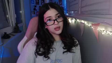 Snapshot of latina_mia chatting on February 24, 5:11 am miiiiiiaaaa online show from February 24, 5:11 am