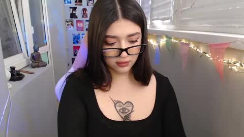 Snapshot of latina_mia chatting on March 6, 12:19 pm miiiiiiaaaa online show from March 6, 12:19 pm