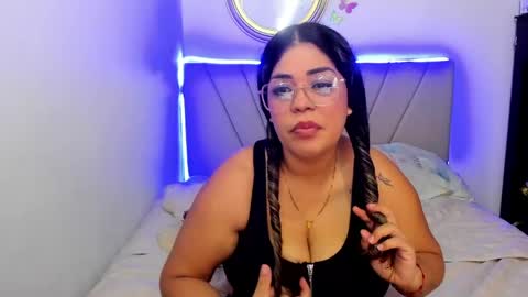 latinamav22 online show from May 5, 7:00 pm