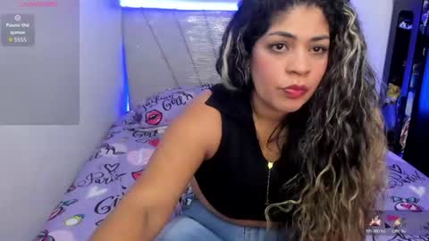 Snapshot of latinamav22 chatting on June 17, 1:19 am latinamav22 online show from June 17, 1:19 am