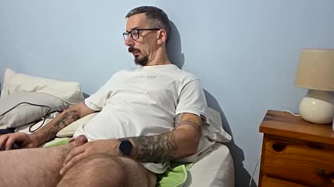 latinheat95 online show from May 9, 10:53 am