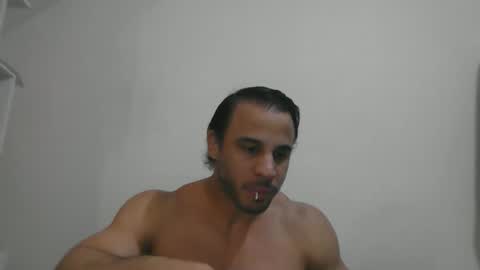latino_rodri online show from May 25, 8:53 am