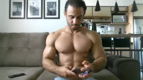 Snapshot of latino_rodri chatting on June 24, 11:53 am latino_rodri online show from June 24, 11:53 am