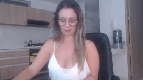 latinpaprika online show from April 16, 11:11 am