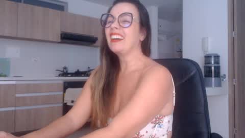 latinpaprika online show from August 8, 11:34 am