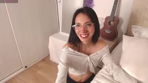 Laura online show from April 22, 11:06 pm