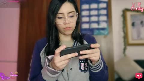 laujgray online show from March 31, 6:14 am