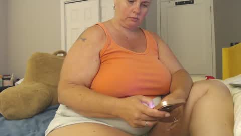 Snapshot of laulauma chatting on June 20, 2:25 am LauLauMa online show from June 20, 2:25 am