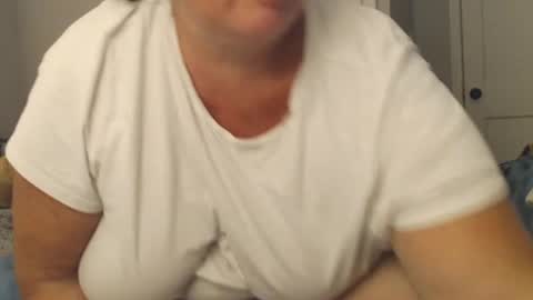 Snapshot of laulauma chatting on July 2, 3:23 am LauLauMa online show from July 2, 3:23 am