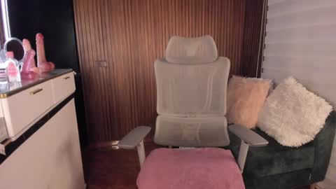 laura cruz online show from August 1, 1:05 am