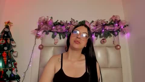 laura__js_ online show from December 20, 4:19 am