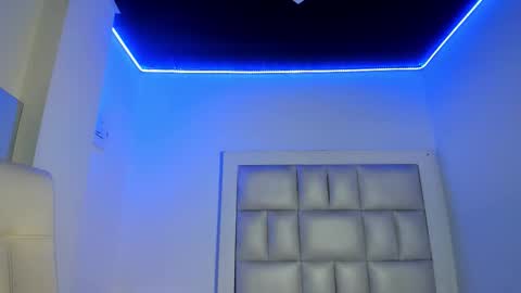 laura__js_ online show from January 12, 3:45 am