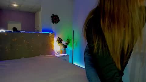 Laura online show from December 17, 5:57 am