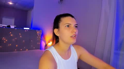 Snapshot of laura__leee chatting on June 30, 5:08 am Laura online show from June 30, 5:08 am