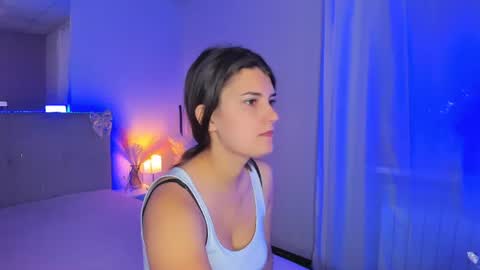 Snapshot of laura__leee chatting on July 18, 4:49 am Laura online show from July 18, 4:49 am