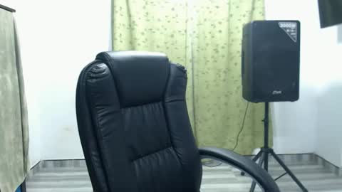 CALL ME LOVE  LAURA online show from May 30, 3:03 am