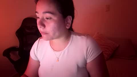 Snapshot of laura_d23 chatting on January 18, 2:15 am laura online show from January 18, 2:15 am