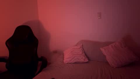 Snapshot of laura_d23 chatting on February 1, 2:10 am laura online show from February 1, 2:10 am