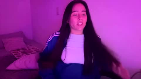 Snapshot of laura_d23 chatting on February 28, 12:55 am laura online show from February 28, 12:55 am