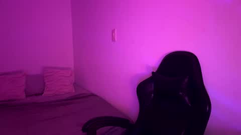 Snapshot of laura_d23 chatting on March 3, 12:06 am laura online show from March 3, 12:06 am