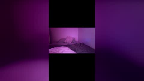 laura online show from March 8, 2:04 am