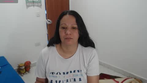 laura_foxx2379 online show from February 4, 3:40 pm