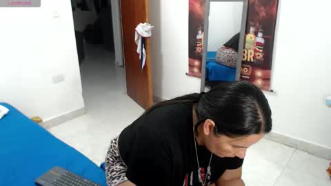 laura_foxx2379 online show from April 28, 3:33 am