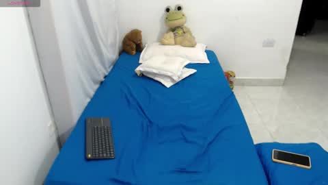 laura_foxx2379 online show from May 14, 1:23 am