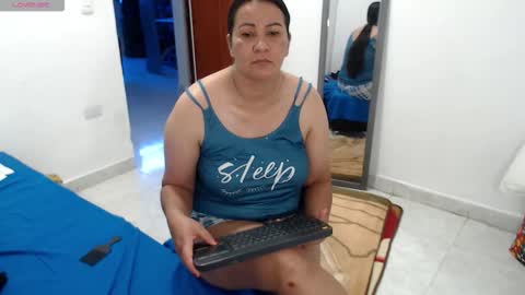 laura_foxx2379 online show from May 20, 3:51 pm
