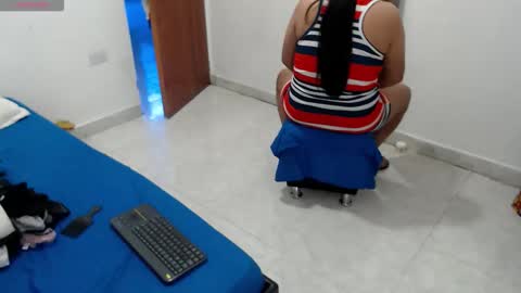 laura_foxx2379 online show from May 23, 5:06 pm