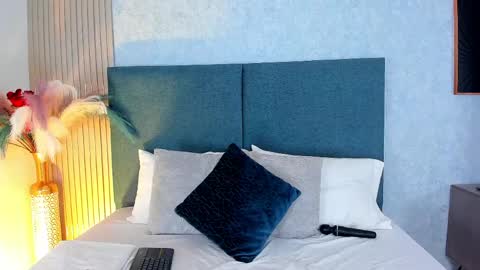 LauraIvy online show from March 30, 1:01 pm