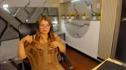 laura_marttin609038 online show from August 6, 3:52 am