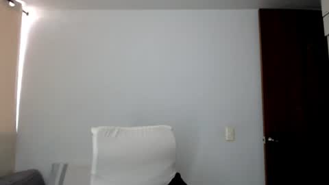 Snapshot of laura_pervert_ chatting on June 16, 9:28 pm Laura online show from June 16, 9:28 pm