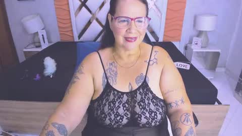 Snapshot of laura_riley chatting on May 3, 12:00 pm Laura online show from May 3, 12:00 pm