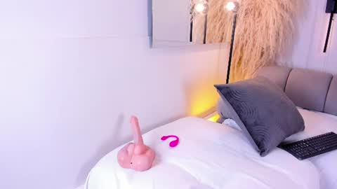 LauraCarther  online show from June 10, 5:23 pm