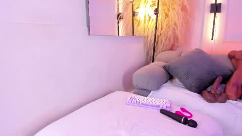 LauraCarther  online show from August 3, 5:49 pm
