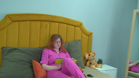Laura online show from May 26, 4:36 pm