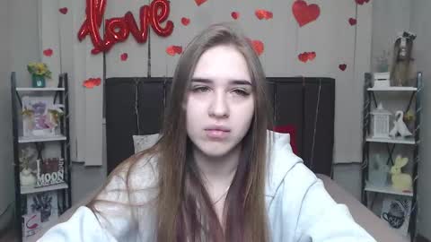 LauraHlot online show from March 6, 6:15 pm