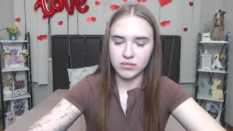 LauraHlot online show from April 2, 6:05 pm