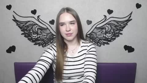 LauraHlot online show from April 18, 6:01 pm