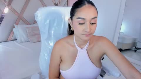 laura  online show from November 6, 1:56 pm